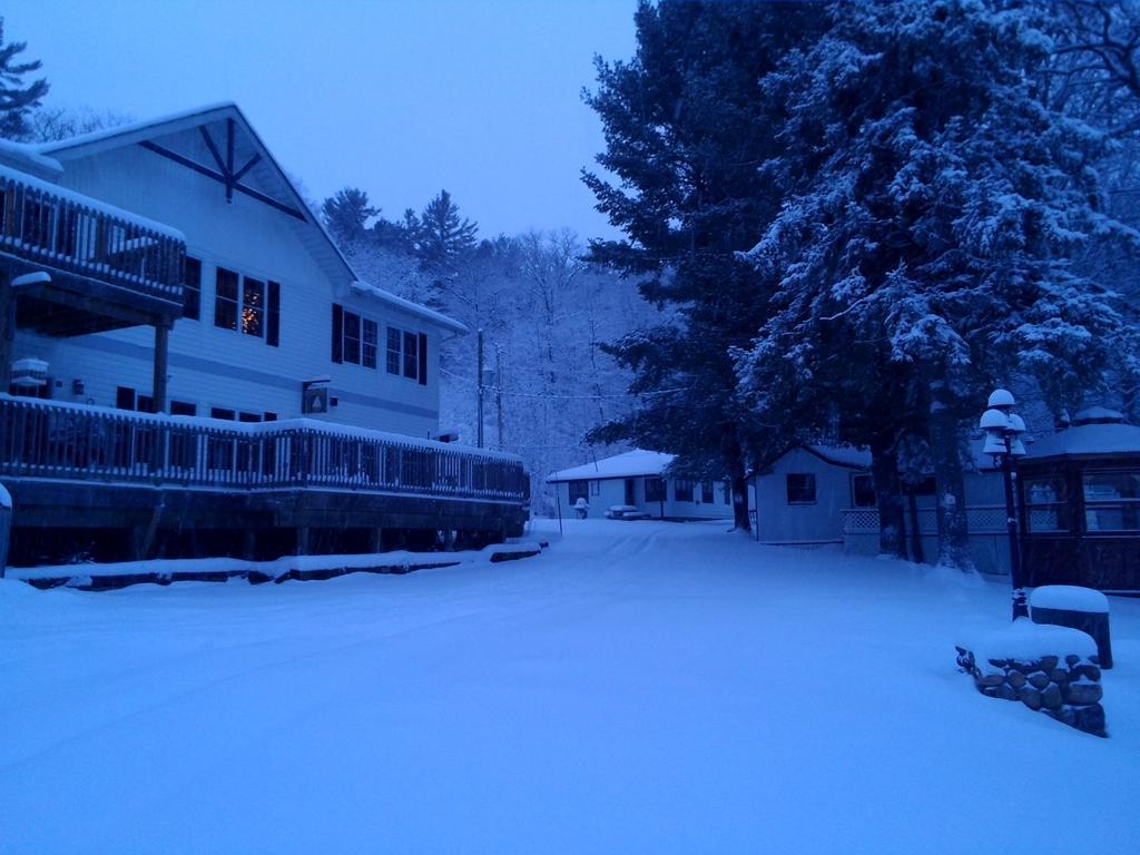 Little Hawk Resort & Marina Algonquin Highlands Εξωτερικό φωτογραφία